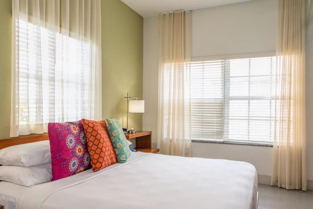 Standard King Room (Self Check-in) interior